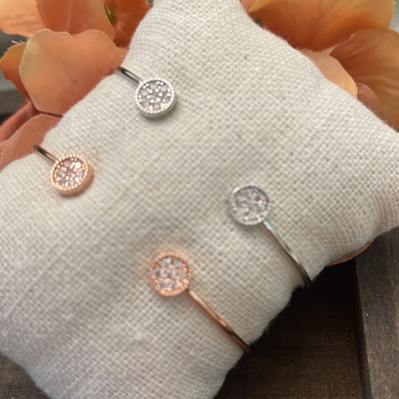 JBloom Dainty Bracelet - Picture 2 of 4